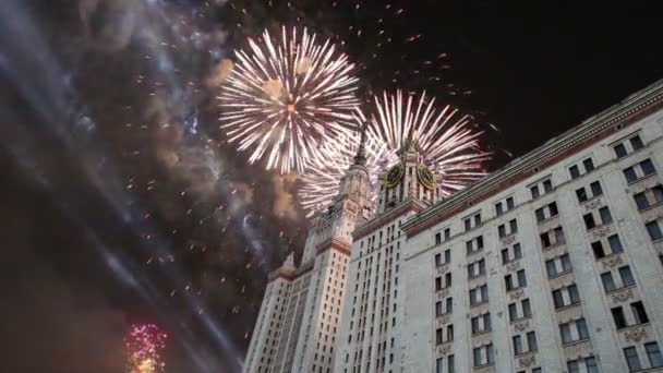 Vuurwerk Boven Lomonosov Universiteit Van Moskou Belangrijkste Gebouw Rusland — Stockvideo