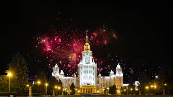 Vuurwerk Boven Lomonosov Universiteit Van Moskou Belangrijkste Gebouw Rusland — Stockvideo