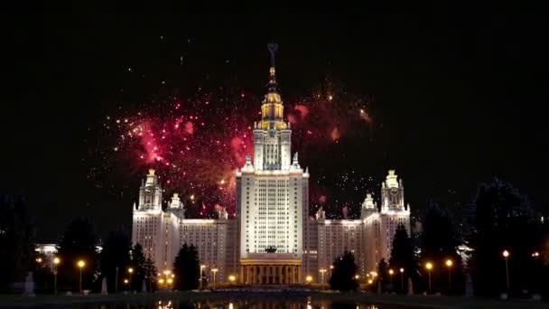 Vuurwerk Boven Lomonosov Universiteit Van Moskou Belangrijkste Gebouw Rusland — Stockvideo