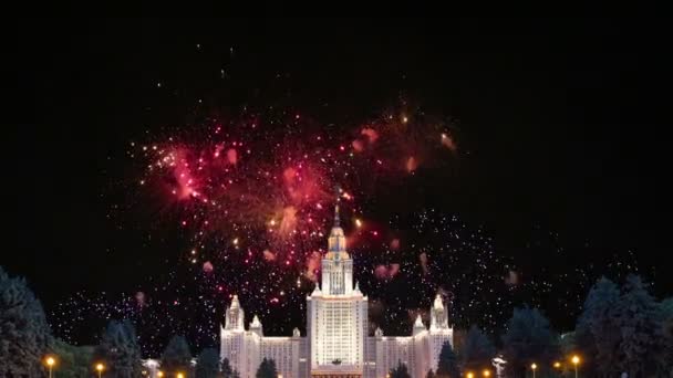 Πυροτεχνήματα Πάνω Από Πανεπιστήμιο Λομονόσωφ Της Μόσχας Κύριο Κτίριο Ρωσία — Αρχείο Βίντεο
