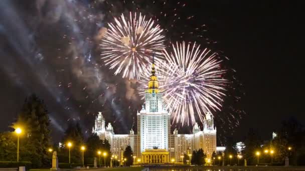 Πυροτεχνήματα Πάνω Από Πανεπιστήμιο Λομονόσωφ Της Μόσχας Κύριο Κτίριο Ρωσία — Αρχείο Βίντεο