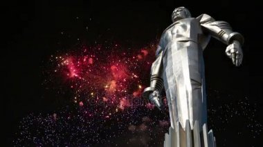 Yuri Gagarin (42.5 metre yüksek Kaide ve heykel), anıt üzerinde havai fişek uzayda seyahat ilk kişi. Leninsky Prospekt Rusya'nın Moskova kentinde yer alır. Kaide bir roket egzoz anımsatan olacak şekilde tasarlanmıştır 