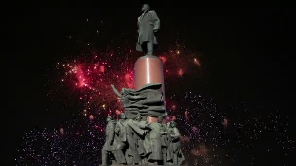 View Monument Vladimir Lenin 1985 Sculptor Kerbel Architect Makarevich Fireworks — Stock Video