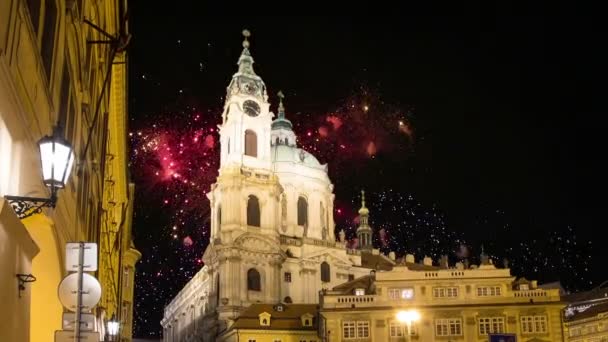 Nikolaikirche Mala Strana Oder Kleinere Seite Und Feiertagsfeuerwerk Schöne Altstadt — Stockvideo