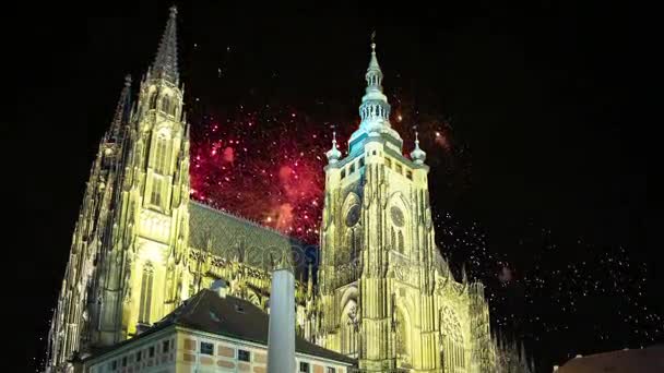 Vitus Cathedral Romersk Katolska Katedralen Och Holiday Fyrverkerier Pragborgen Hradcany — Stockvideo