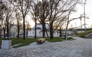 Moskova, Rusya - Kasım, 08 2017: Zaryadye Park (gece)--Kent Parkı yer alan, Moskova, Rusya Red Square yakınındaki. Zaryadye Park, 50 yıldır Moskova'da yerleşik ilk kamu parkıdır. Parkta 9 Eylül 2017 açıldı  