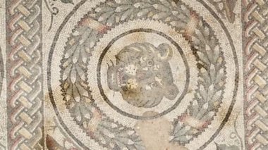 Sicilya, İtalya-03 Mayıs 2011: Mozaik parçası Roma Villa Romana del Casale, Sicilya, UNESCO Dünya Miras Listesi (Ken burns efekti)