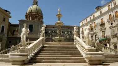 Fontana Pretoria Palermo, Sicilya çıplak resimler yüzünden utanç, Çeşme olarak da adlandırılır. Özel bir Floransalı villa ve değil kamu bir kare (Ken etkisi yanıklar için ettiğinizden) 