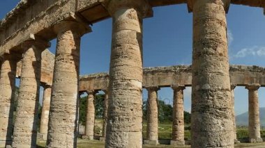 Klasik Yunan (Dorik) Tapınağı'nda Segesta Sicilya, Güney İtalya (Ken burns efekti)  