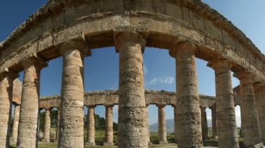 Klasik Yunan (Dorik) Tapınağı'nda Segesta Sicilya, Güney İtalya (Ken burns efekti)  
