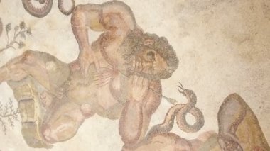 Sicilya, İtalya-03 Mayıs 2011: Mozaik parçası Roma Villa Romana del Casale, Sicilya, UNESCO Dünya Miras Listesi (Ken burns efekti)