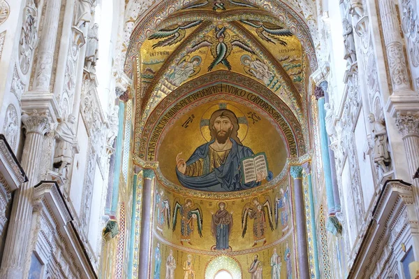 El Cristo Pantokrator. Catedral-Basílica de Cefalú, es un romano — Foto de Stock