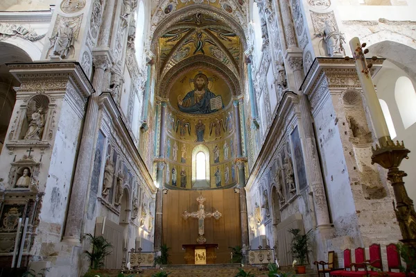 O Cristo Pantokrator. Catedral-Basílica de Cefalu, é um romano — Fotografia de Stock