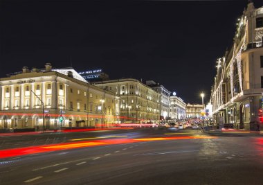 Moskova, Rusya - 10 Ocak 2018: Christmas (yeni yıl tatilleri) aydınlatma Moskova Kremlin yakınında sokakta geceleri, Rusya Federasyonu 