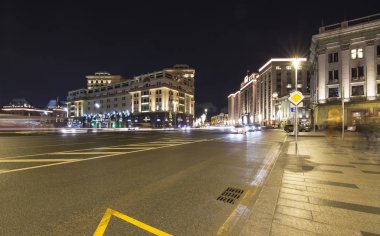 Christmas (yeni yıl) aydınlatma ve devlet Duma Rusya Federasyonu Federal Meclis Binası tatil geceleri, Moskova, Rusya Federasyonu