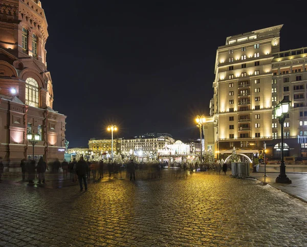 圣诞节和新年假期照明和 Manege 广场晚上 莫斯科 俄罗斯 — 图库照片