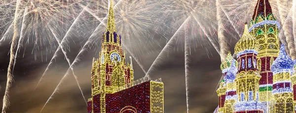 Tűzijáték Alatt Karácsony Újévi Ünnepek Dekoráció Moszkvában Éjjel Oroszország — Stock Fotó