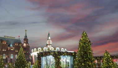 Noel ve yeni yıl tatilleri aydınlatma gece, Moskova, Rusya Kremlin.