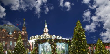 Noel ve yeni yıl tatilleri aydınlatma gece, Moskova, Rusya Kremlin.
