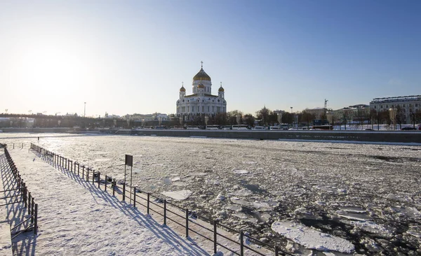 View Moskva River Christ Savior Cathedral Winter Day Moscow Russia — Stock Photo, Image