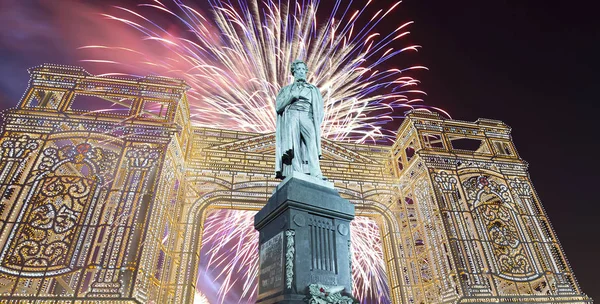 Feux Artifice Sur Centre Ville Moscou Monument Pouchkine Sur Rue — Photo