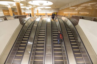 Moskova, Rusya - 03 Mart 2018: Metro Park Pobedy--Moskova Metrosu, Russia.It iki satırda kanalıdır: Arbatsko-Pokrovskaya ve Kalininsko-Solntsevskaya Lines.At 84 metre underground... en derin dünya 