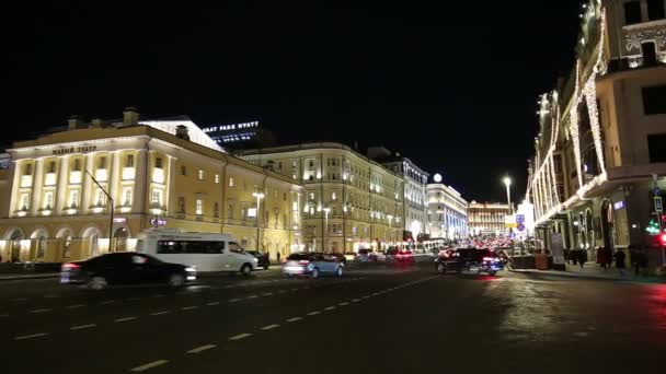 ロシアのモスクワ クレムリンの近くの通りにモスクワ ロシア連邦 2018 クリスマス イルミネーション — ストック動画
