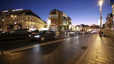 Gece, Rusya Moskova Kremlin yakınında sokakta Christmas (yeni yıl tatilleri) aydınlatma  