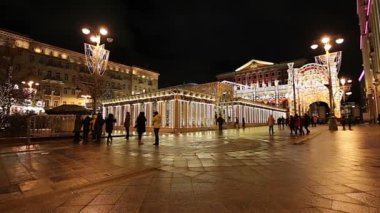 Moskova, Rusya - 07 Ocak 2018: Noel ve yeni yıl tatilleri aydınlatma Tverskaya (gece), kare üzerinde Moskova şehir merkezinde Rusya  