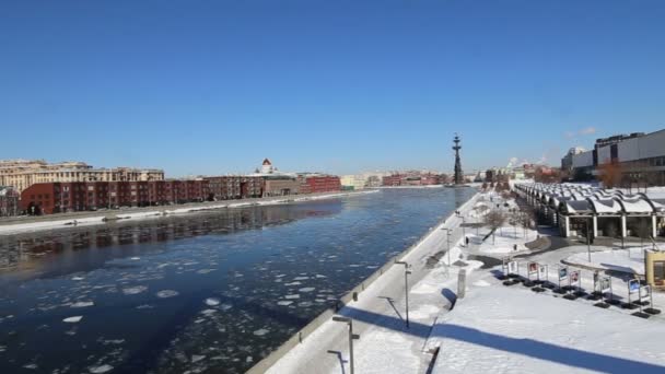 Terraplén Del Río Moskow Moskva Monumento Piter Thirst Rusia Día — Vídeos de Stock