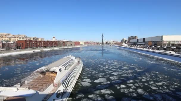 Moskow Moskva Rivier Dijk Piter Dorst Monument Rusland Winterdag — Stockvideo