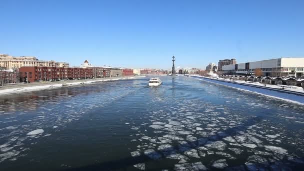 Terraplén Del Río Moskow Moskva Monumento Piter Thirst Rusia Día — Vídeos de Stock