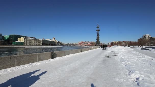 Terraplén Del Río Moskow Moskva Monumento Piter Thirst Rusia Día — Vídeos de Stock