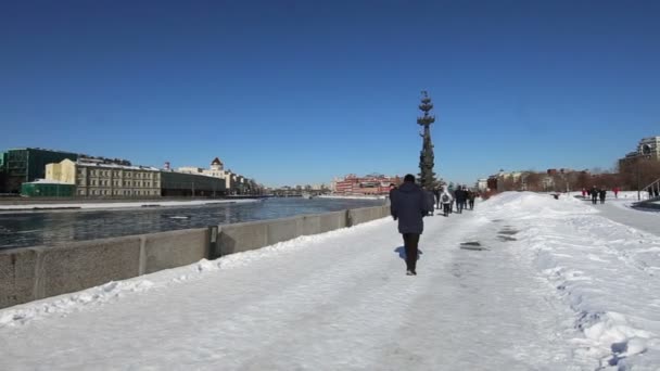 Moskow Moskva Remblai Rivière Monument Piter Soif Russie Jour Hiver — Video