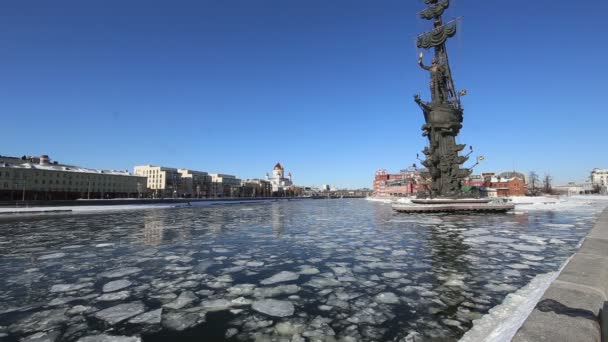 Terraplén Del Río Moskow Moskva Monumento Piter Thirst Rusia Día — Vídeos de Stock