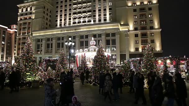 莫斯科 俄罗斯 2018年1月04日 圣诞节和新年假期照明和四四季酒店在晚上 莫斯科 俄罗斯 — 图库视频影像
