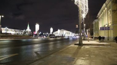 Moskova, Rusya - 04 Ocak 2018: Noel ve yeni yıl tatilleri aydınlatma ve trombonu Meydanı gece. Moscow, Rusya Federasyonu 