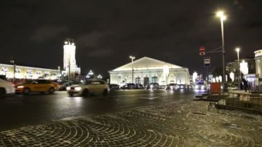 Moskova, Rusya - 04 Ocak 2018: Noel ve yeni yıl tatilleri aydınlatma ve trombonu Meydanı gece. Moscow, Rusya Federasyonu 