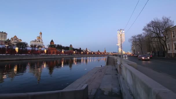 Moskau Moskva Flussdamm Der Nähe Von Kremlin Nachts Der Beliebteste — Stockvideo