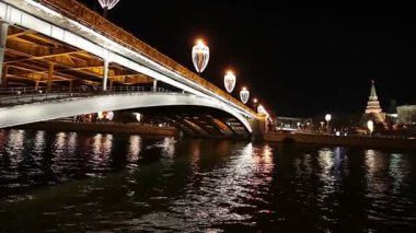 Stone Bridge yakınındaki Kremlin (gece) - Moskova, Rusya'nın en popüler görünümü 