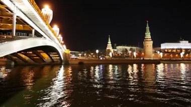 Stone Bridge yakınındaki Kremlin (gece) - Moskova, Rusya'nın en popüler görünümü 