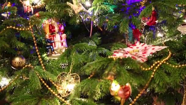  Bel arbre de Noël avec des jouets décoratifs chritmas 