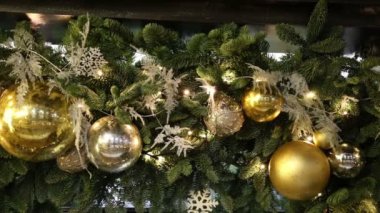  Dekoratif chritmas oyuncaklar ile güzel Noel ağacı