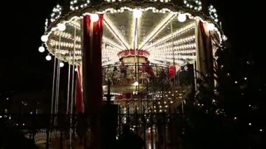 Moskova, Rusya - 02 Ocak 2018: (Gece), Carousel ve Christmas (yeni yıl tatilleri) dekorasyon Moskova'da Rusya