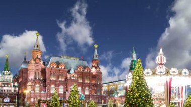 Noel ve yeni yıl tatilleri aydınlatma ve trombonu Meydanı gece. Moscow, Rusya Federasyonu