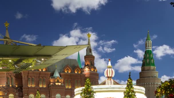 圣诞节和新年假期照明和 Manege 广场晚上 莫斯科 俄罗斯 — 图库视频影像