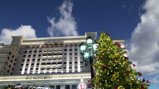 Iluminação Natal Ano Novo Hotel Four Seasons Noite Moscovo Rússia — Vídeo de Stock