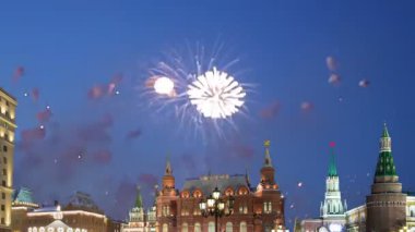 Gece, Rusya Moskova Kremlin üzerinde havai fişek 