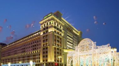 Four Seasons Hotel üzerinde havai fişek. Moskova. Rusya