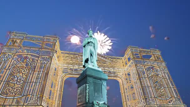 Fyrverkeri Över Monumentet Till Pushkin Moskva Centrum Ryssland — Stockvideo